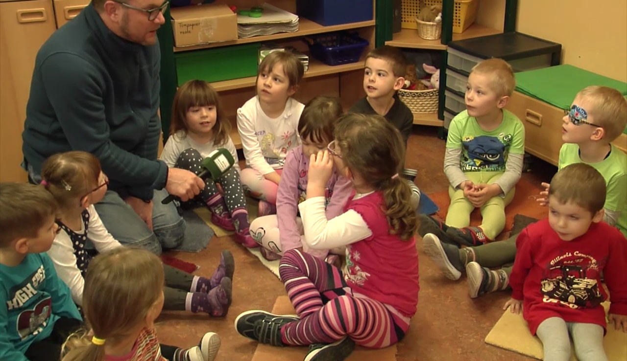 MEgional mit einem Besuch im Waldkindergarten zum Tag des Waldes MEgional mit einem Besuch im Waldkindergarten zum Tag des Waldes