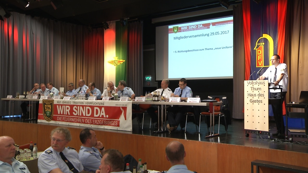Kreisfeuerwehrverband verabschiedet Richtungsbeschluss zum Entwurf der neuen Tuchuniformen Kreisfeuerwehrverband verabschiedet Richtungsbeschluss zum Entwurf der neuen Tuchuniformen